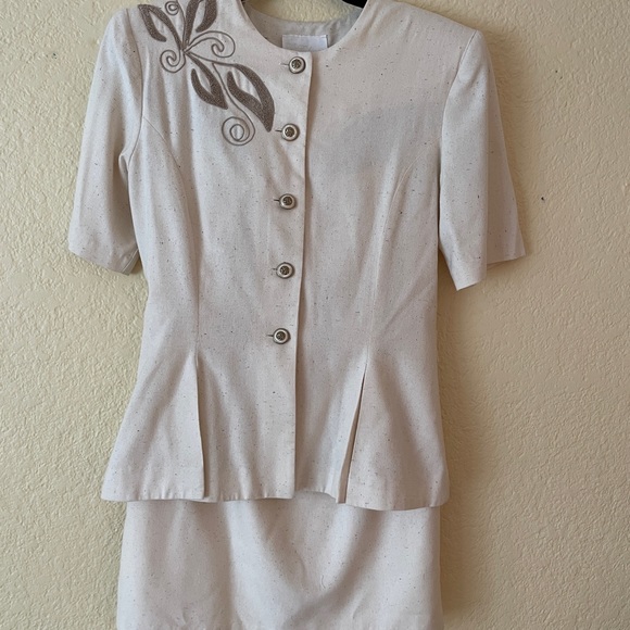 Vintage Edie Johne 1980s Silk Cream and Gold Embellished Blouse & Skirt Set - Picture 5 of 16